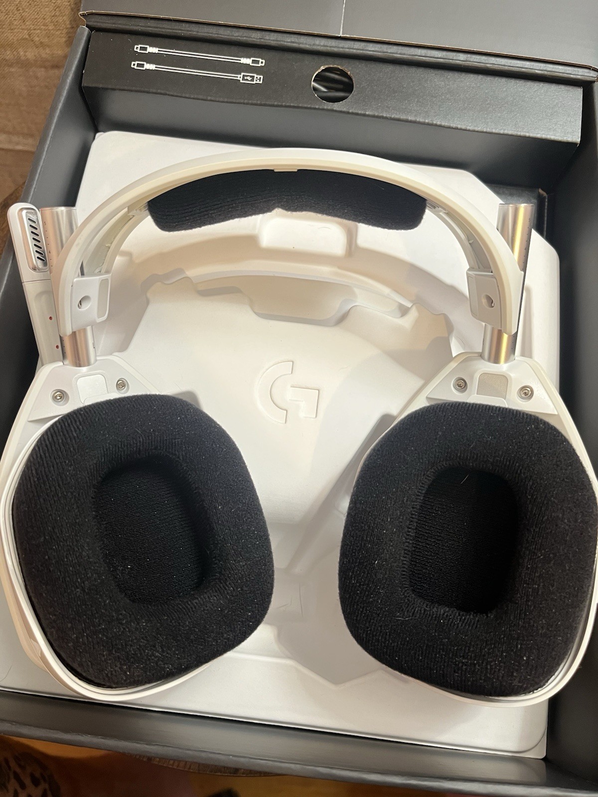 ASTRO A50 Gen 5 White Gaming Headset + Base Station + WC StealthZ Earpads