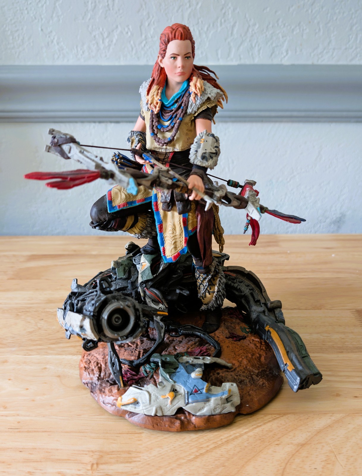 Horizon Zero Dawn Aloy Statue, Dark Horse Art Book, with Collector Display Box