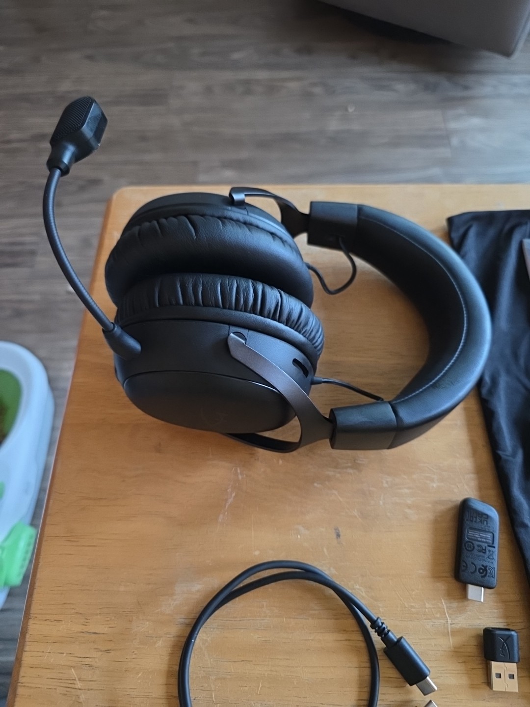 HyperX Cloud III Wireless Gaming Headset Black PC PS5 PS4 With Dongle Excellent