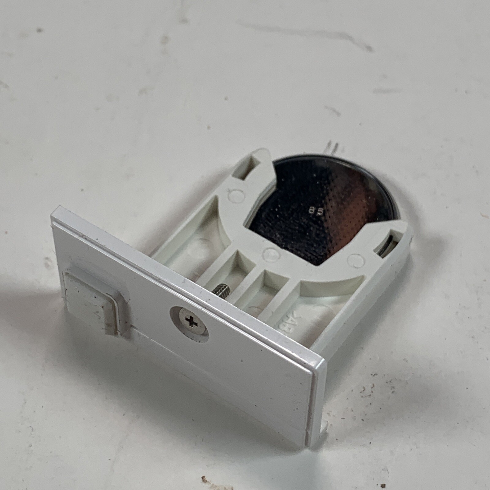 OEM Nintendo Wii RVL-001 101 Replacement Part White Battery Door Carrier Cover