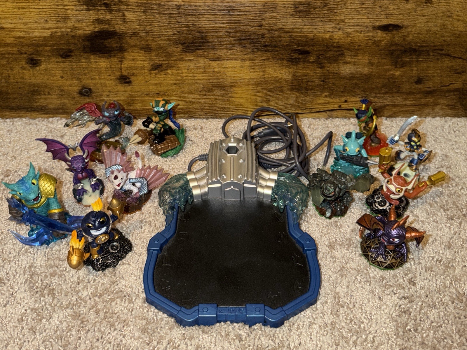 Skylanders Xbox One Portal Lot 12 Figures Spyro Trigger Happy Giants Trap Team
