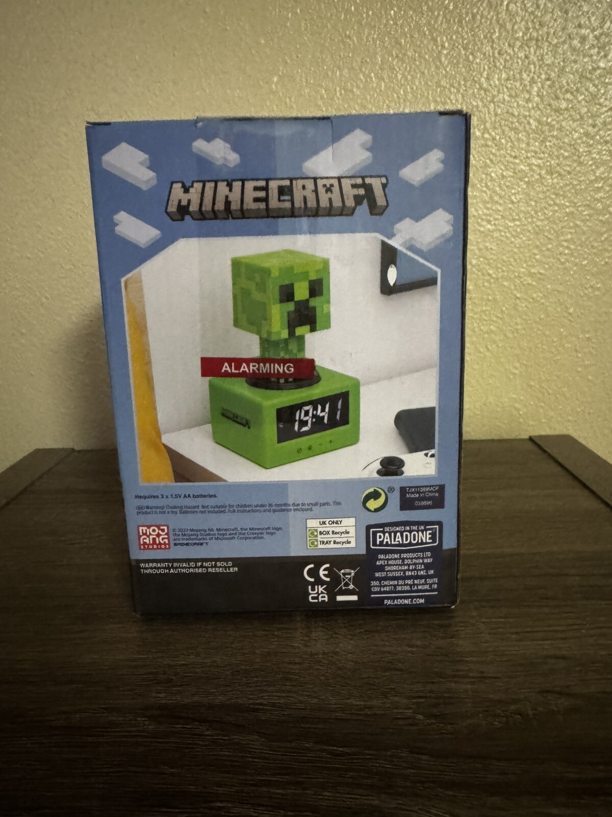 Minecraft Creeper Icon Alarm Clock – Creeper Glow Mode – Battery Powered – Ki…