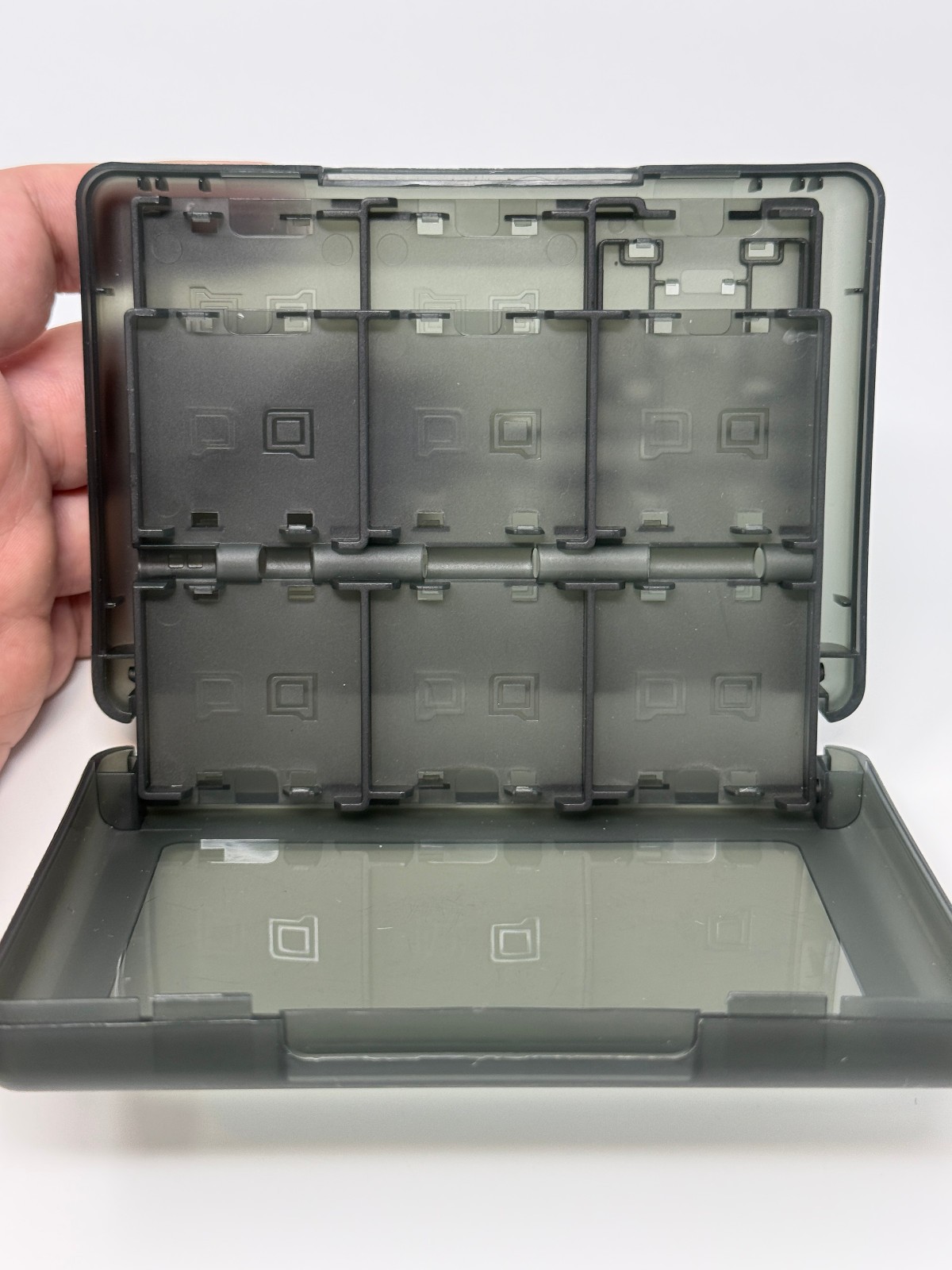 Unbranded Nintendo DS/3DS 24-in-1 Game Cartridge Case [Clear Black]