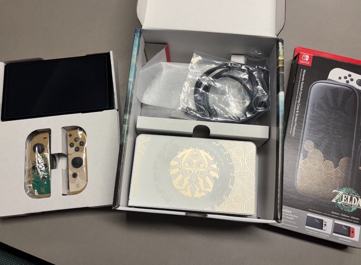Nintendo Switch OLED Zelda TOTK Tears of Kingdom Special Edition Console CIB