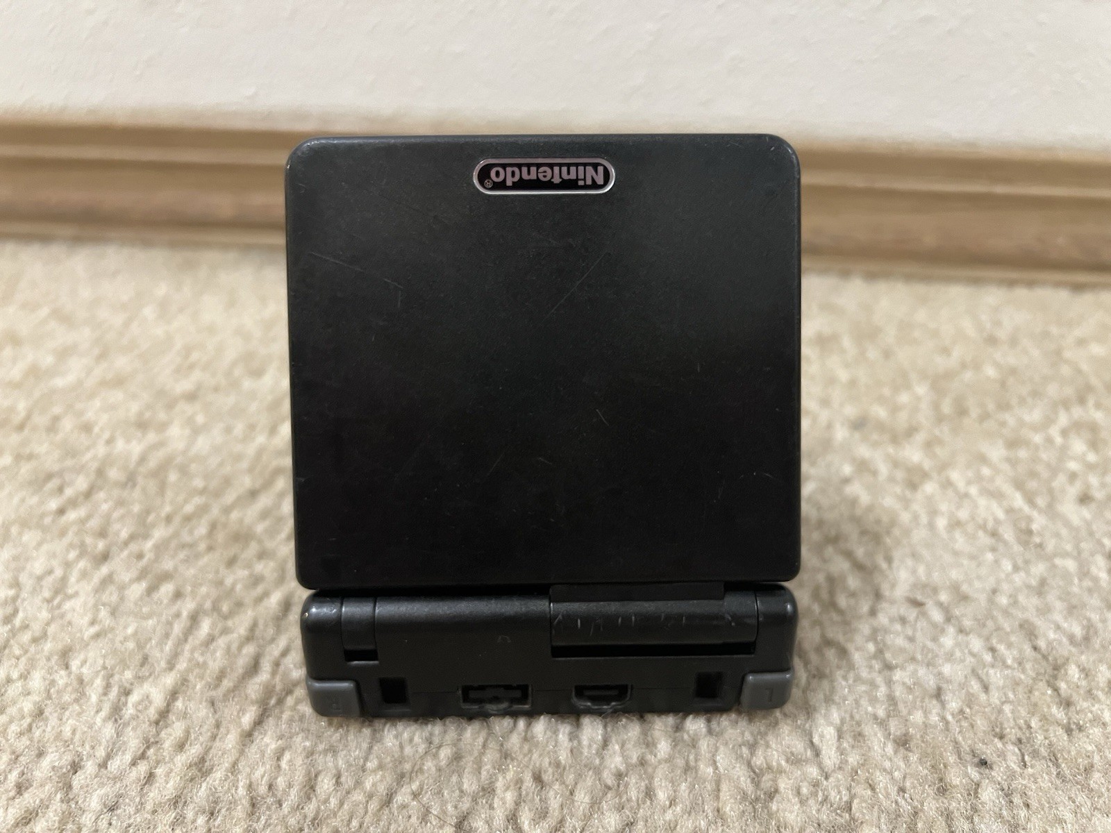 Nintendo Game Boy Advance SP Onyx Black Handheld Console – Turns on – read desc