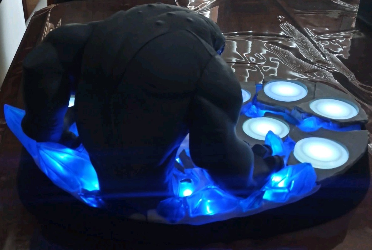 Disney Infinity 2.0 Collectors MARVEL FROST GIANT BEAST Base Display Stand