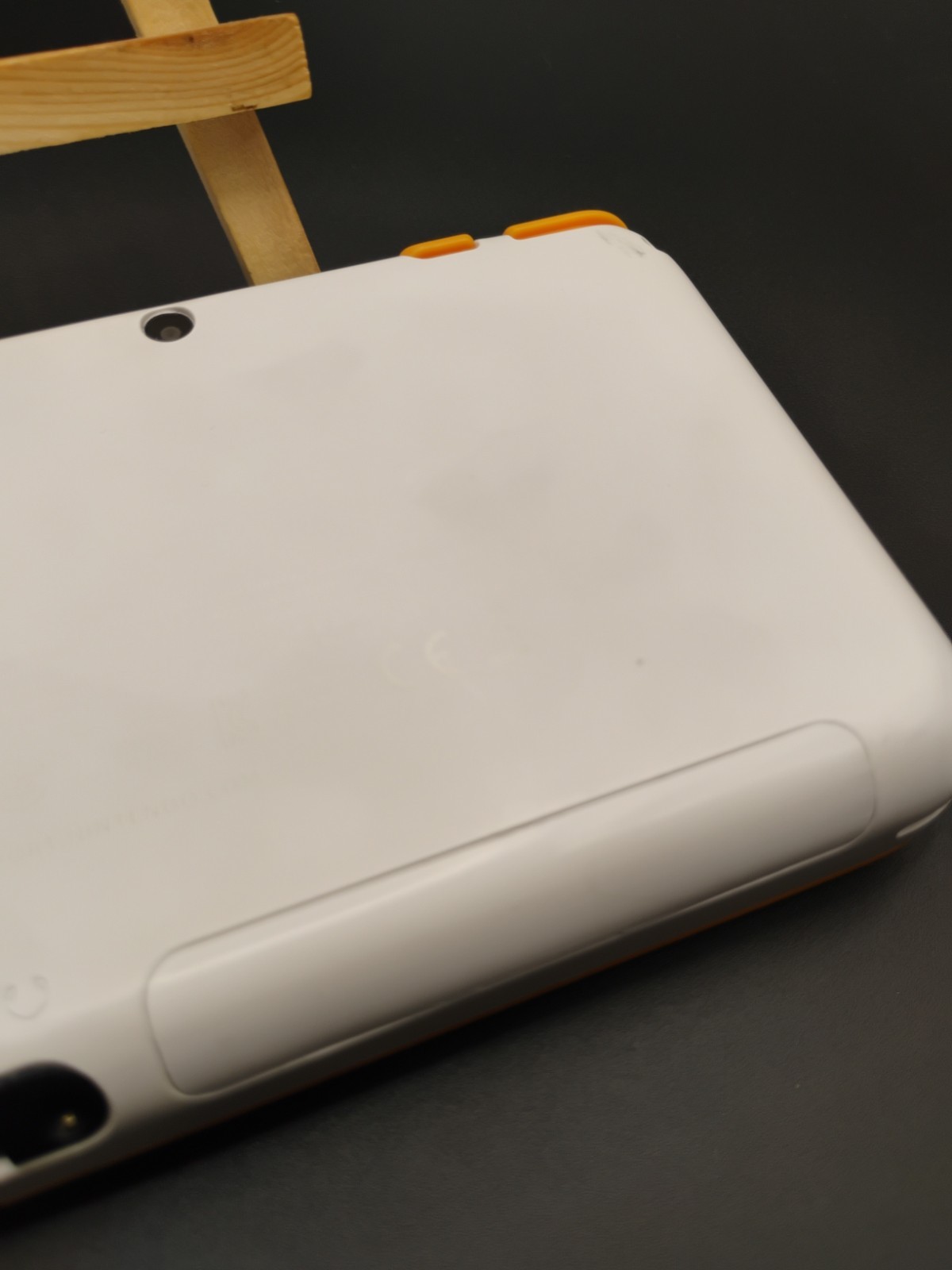 Nintendo 2DS XL White/Orange Console USED RIGHT BUMPER NOT WORKING READ DISCRIPT