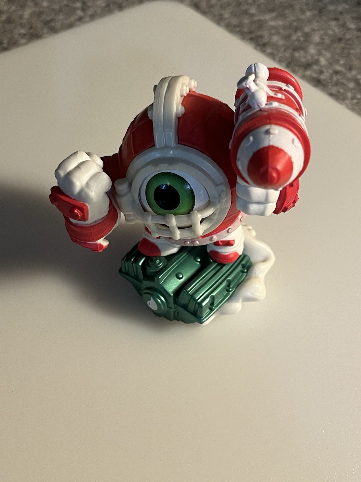 Skylanders Supercharges – Missile-Tow Dive Clops Figure – Water Element Variant