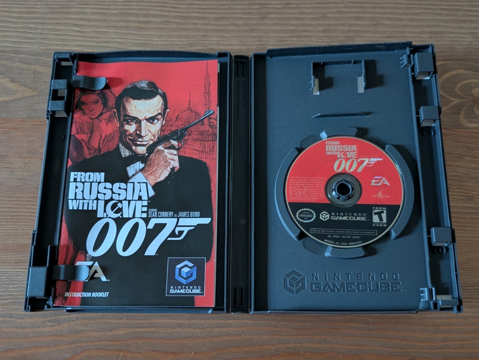 From Russia With Love 007 (Nintendo GameCube, 2005) Complete CIB & TESTED
