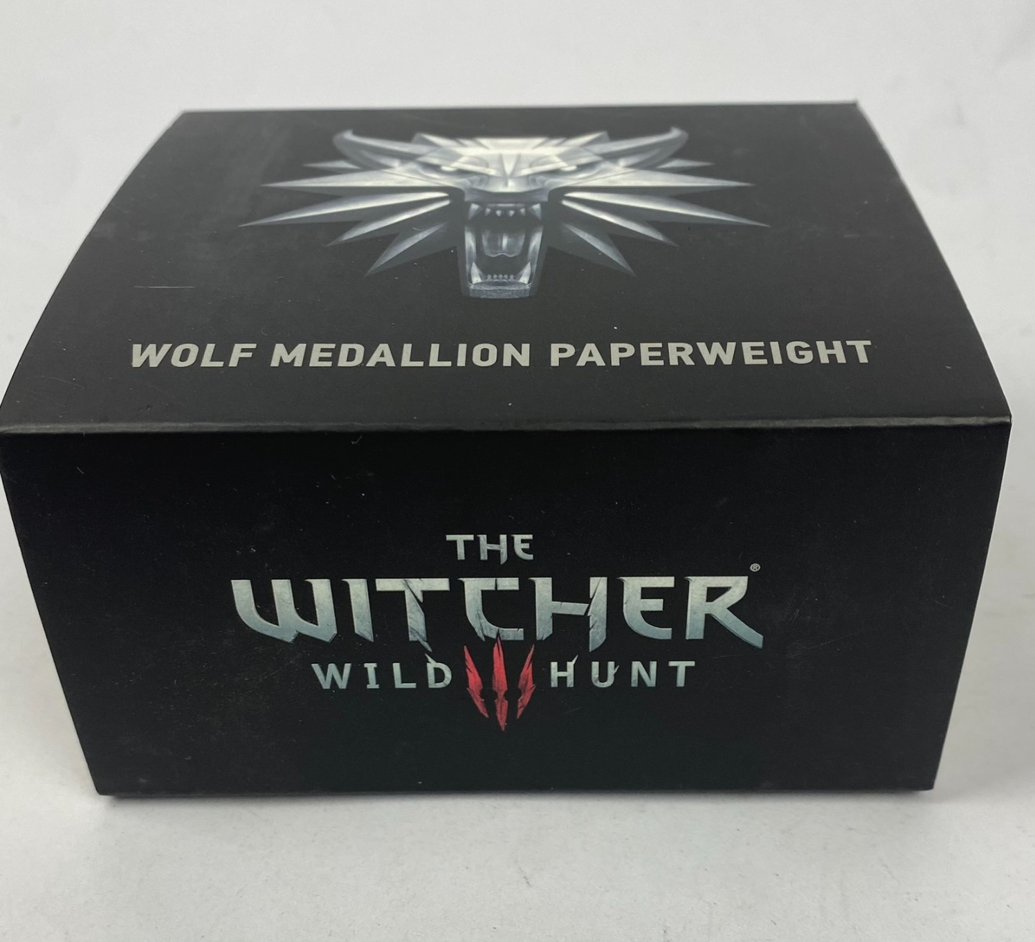 The Witcher 3 Wild Hunt Wolf Medallion Metal Paperweight Dark Horse Deluxe w Box