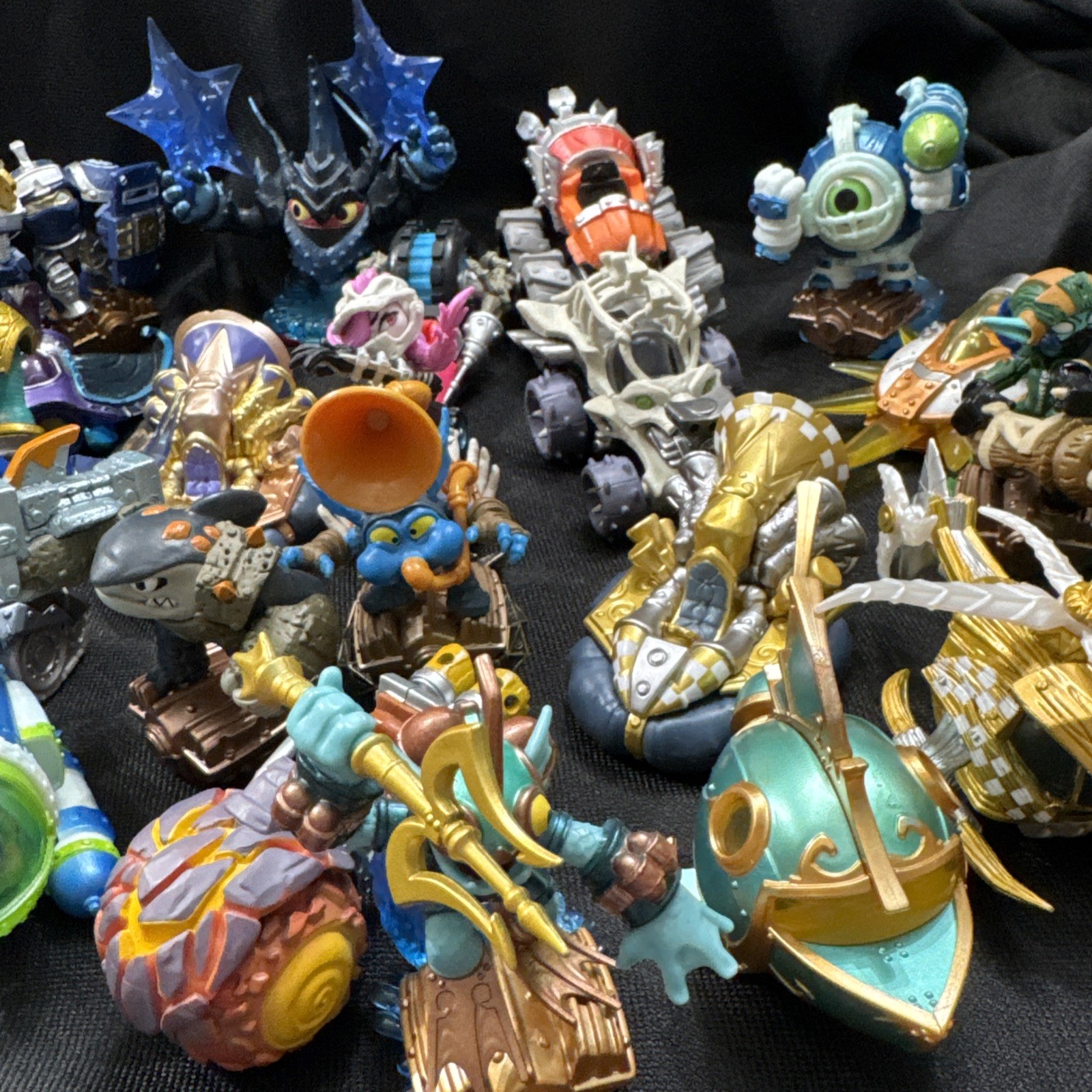 Skylanders Figures & Vehicles 26 Mixed Lot See Pictures