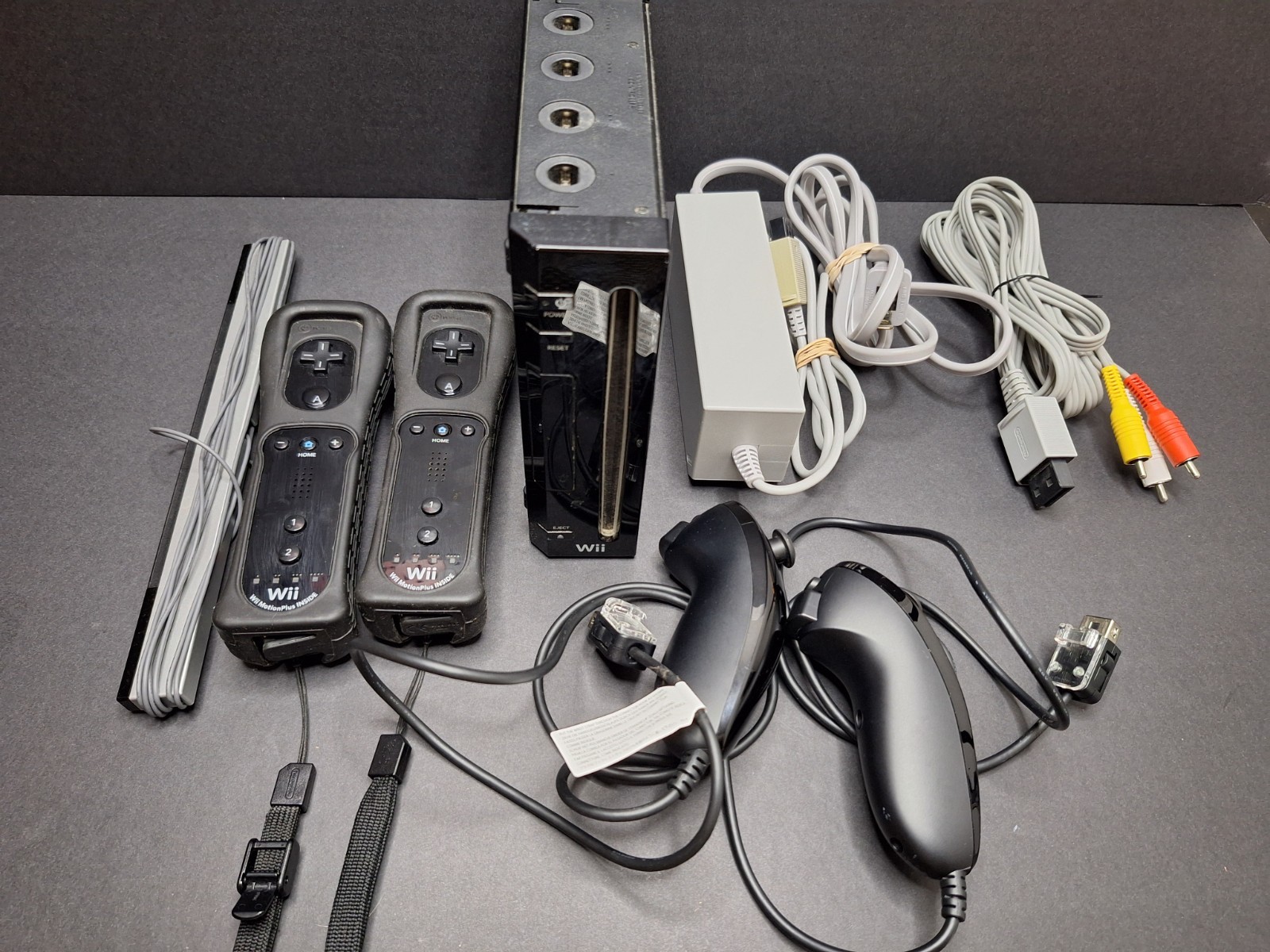 Nintendo Wii Black Console RVL-001 Gamecube Compatible With Box & Accessories
