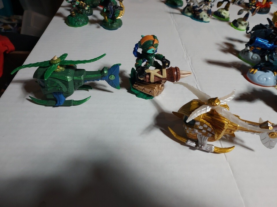 3 SKylanders: 2 Superchargers: Nitro Stealth stinger: Stealth Elf GREAT SHAPE!