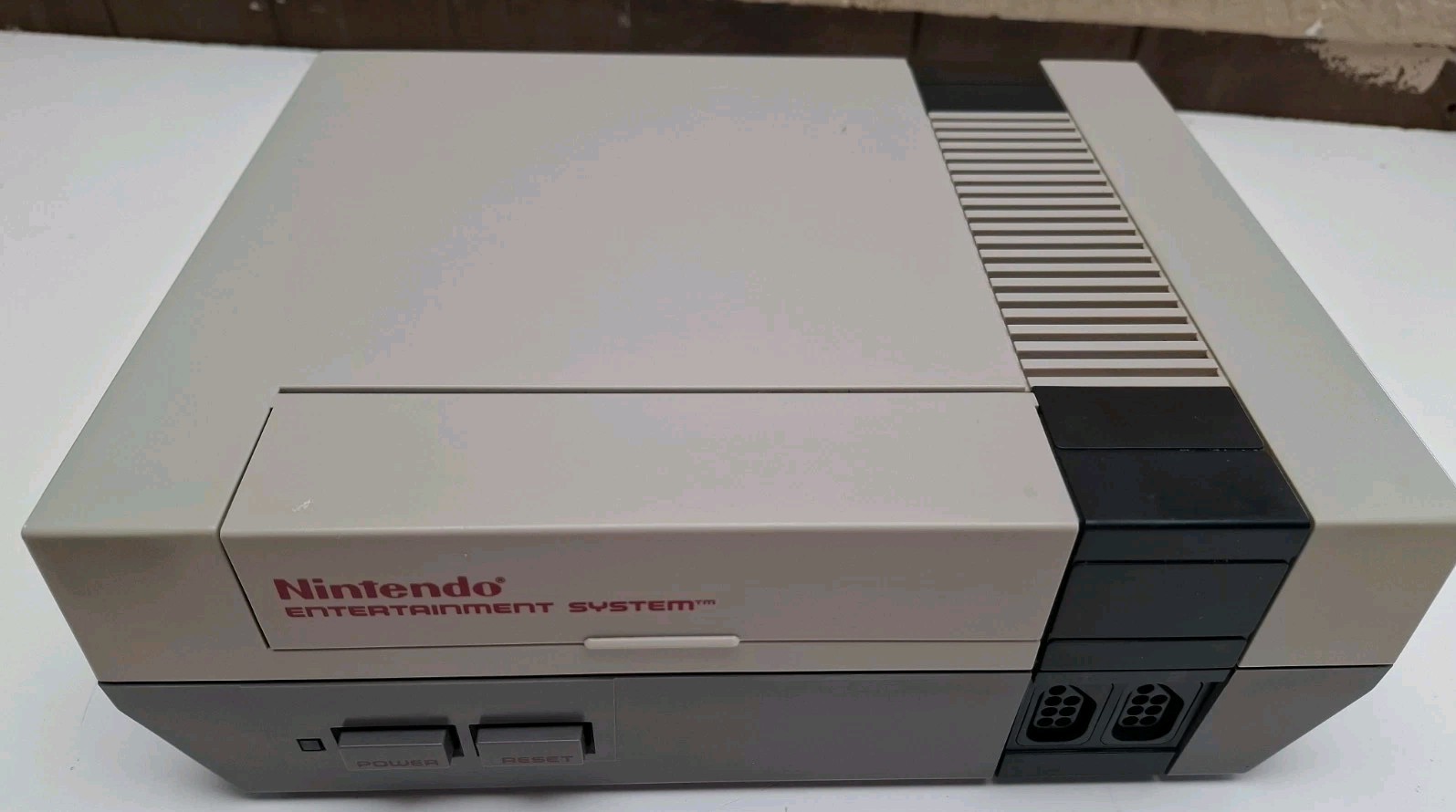 Nintendo NES Console Bundle OEM Tested Cleaned 2 Controllers Zapper Gun 4 Games