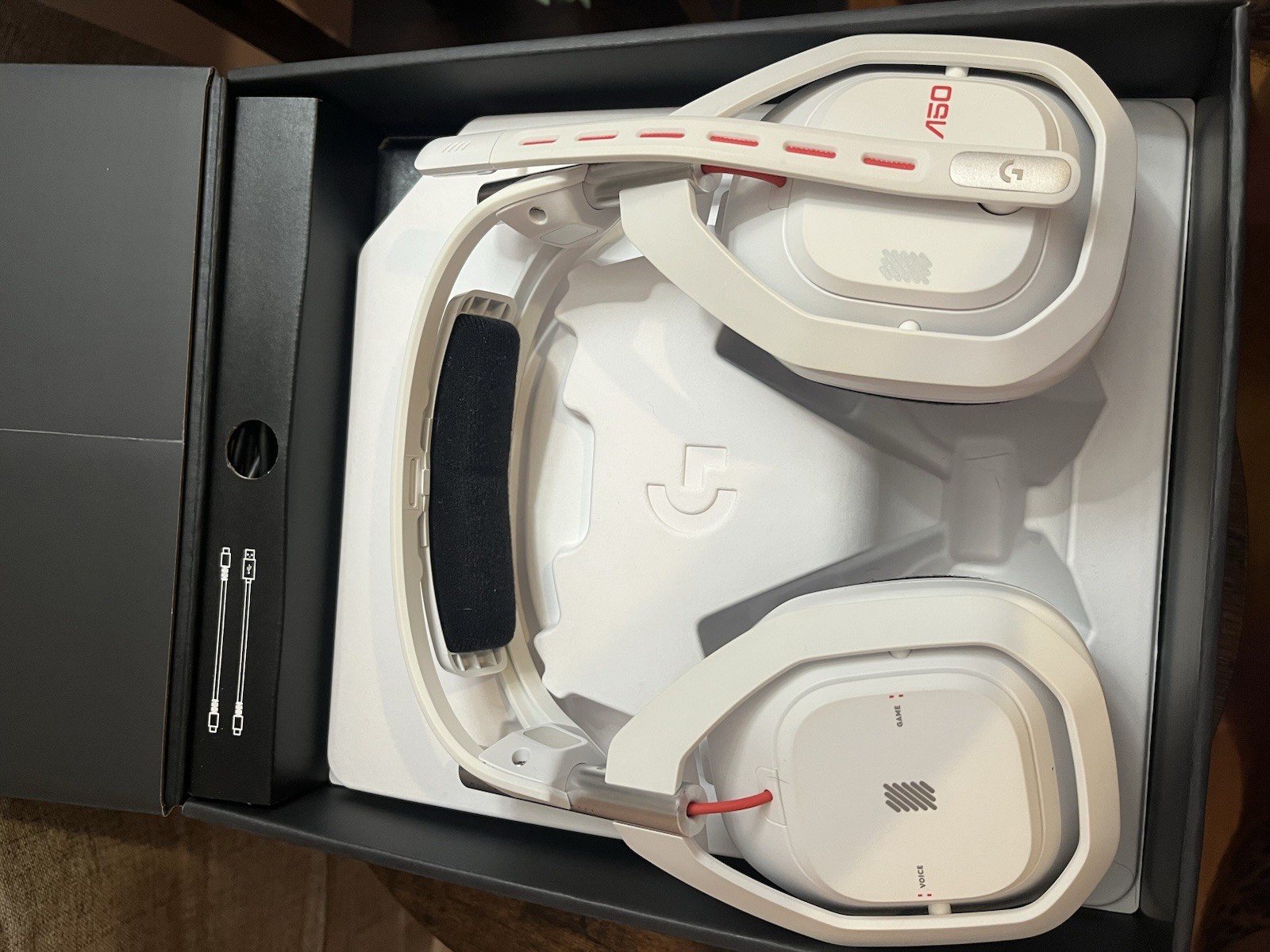 ASTRO A50 Gen 5 White Gaming Headset + Base Station + WC StealthZ Earpads
