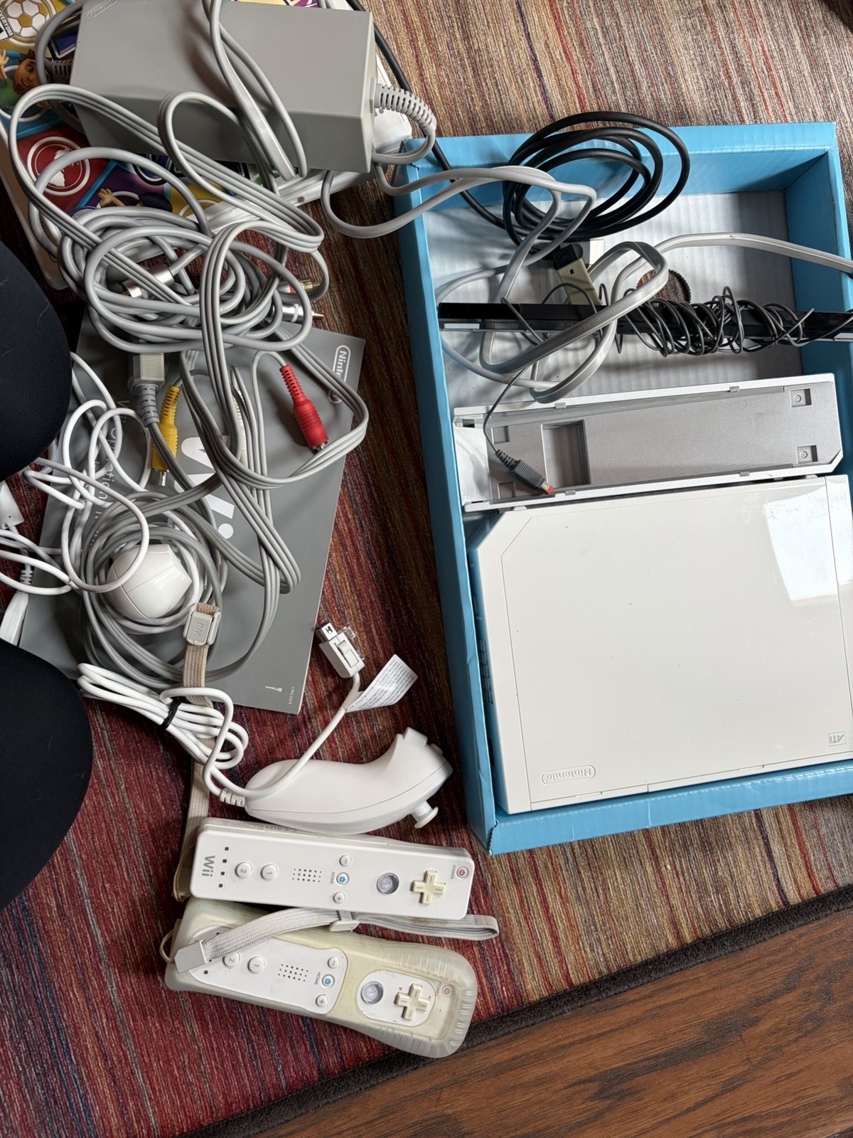 Nintendo Wii Console Bundle w/ 2 Remotes, Nunchuk, Cables & Games Wii Sports