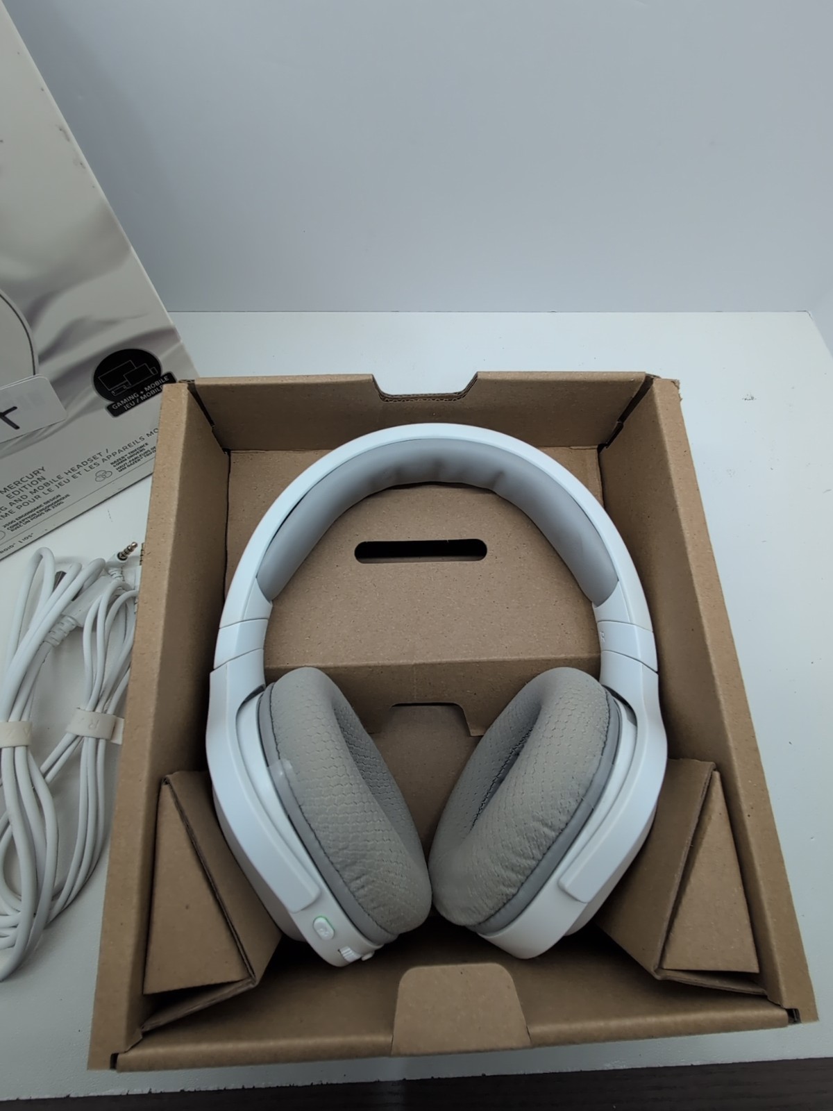 Razer Barracuda X White Wireless Multi-Platform Gaming Mobile Headset W/ Box #4