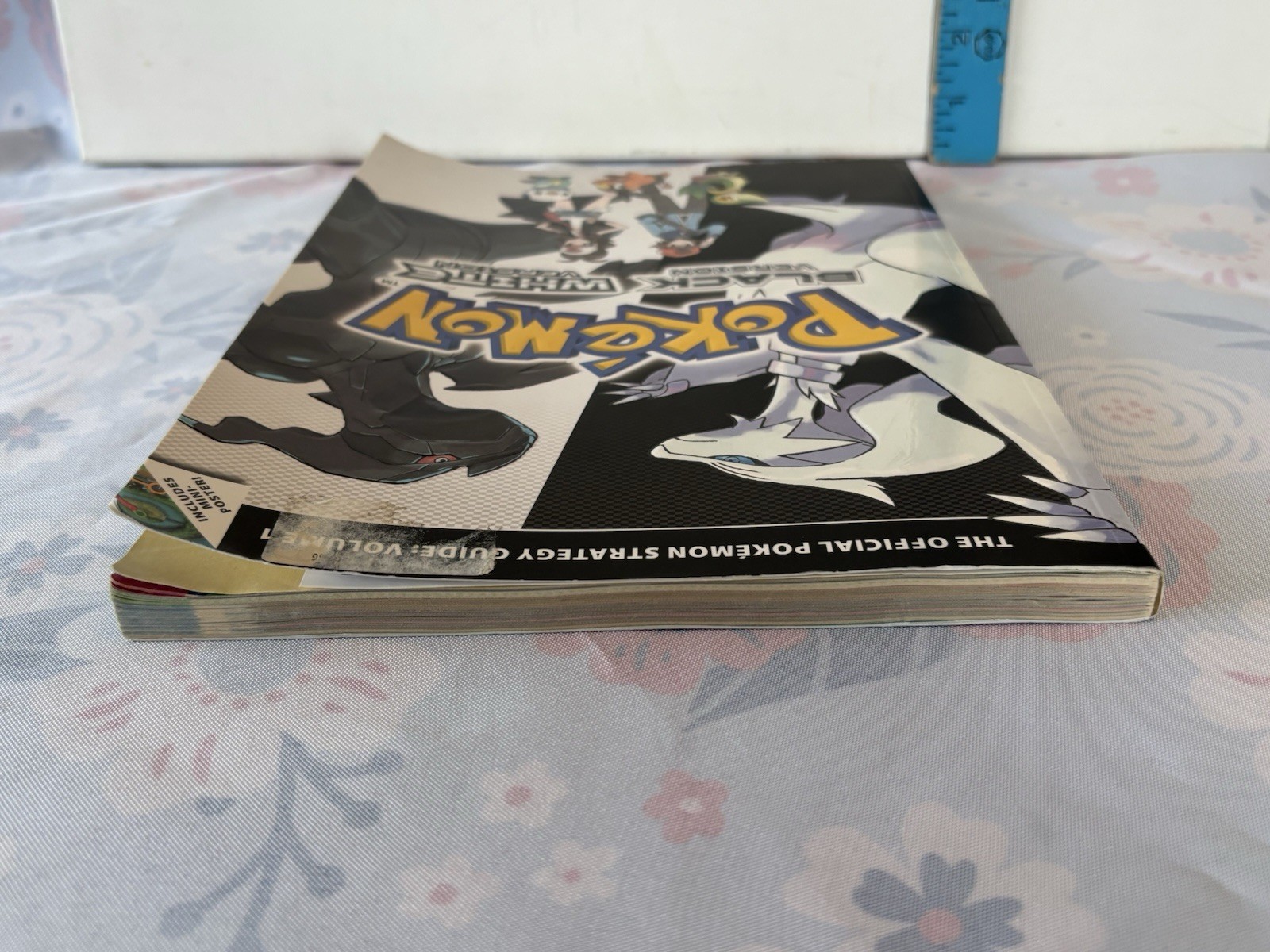 Pokemon Black and White Official Strategy Guide: Volume 1 W/ Map Insert 2011