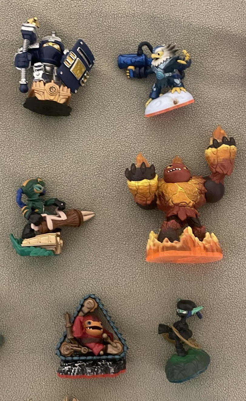 Skylanders Lot of 22 Pieces Figures Bundle Clean Used Stitch Donkey Kong