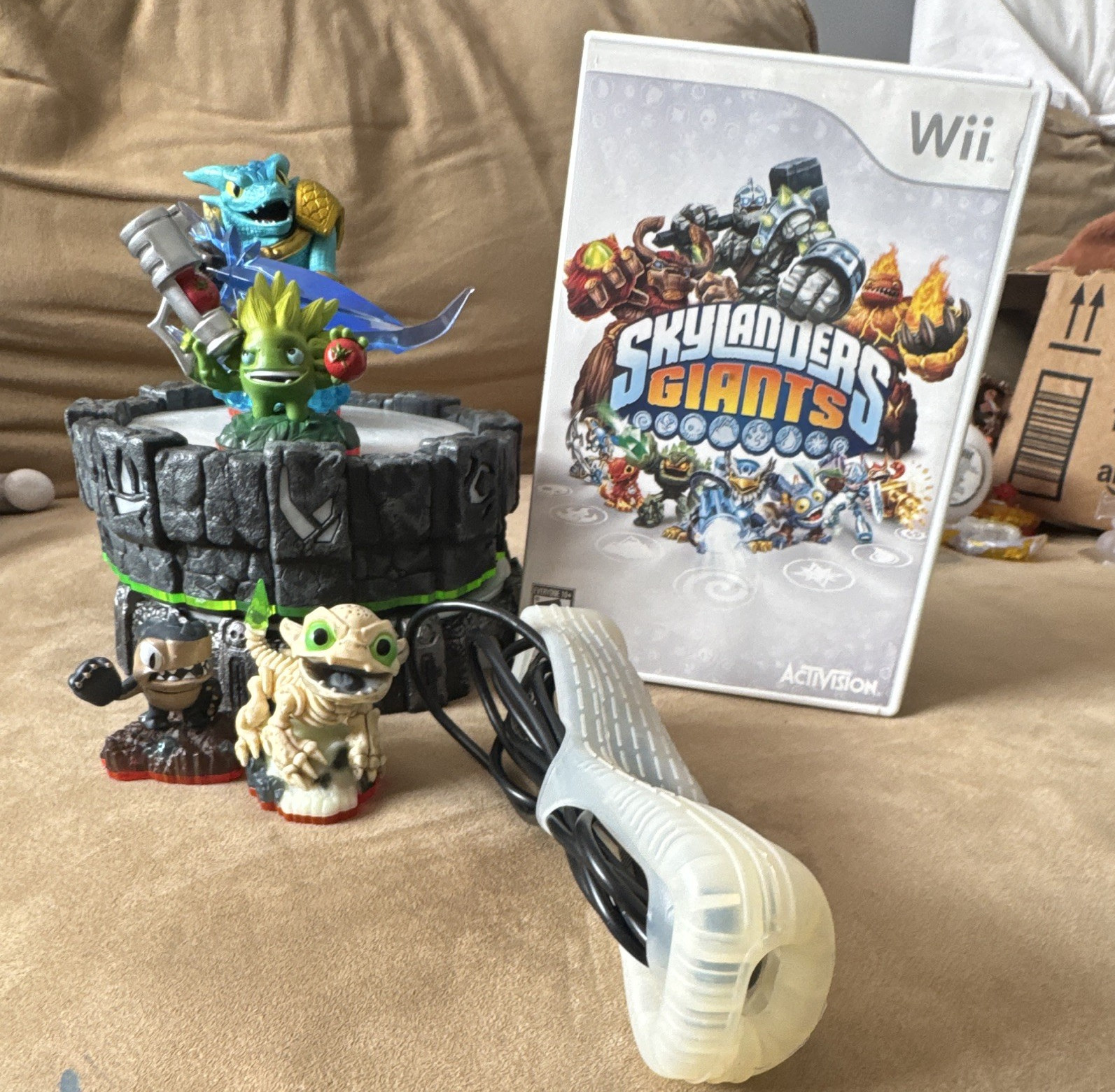 Activision Skylanders Giants Wii Game + Portal of Power + 4 Figures Tree Rex