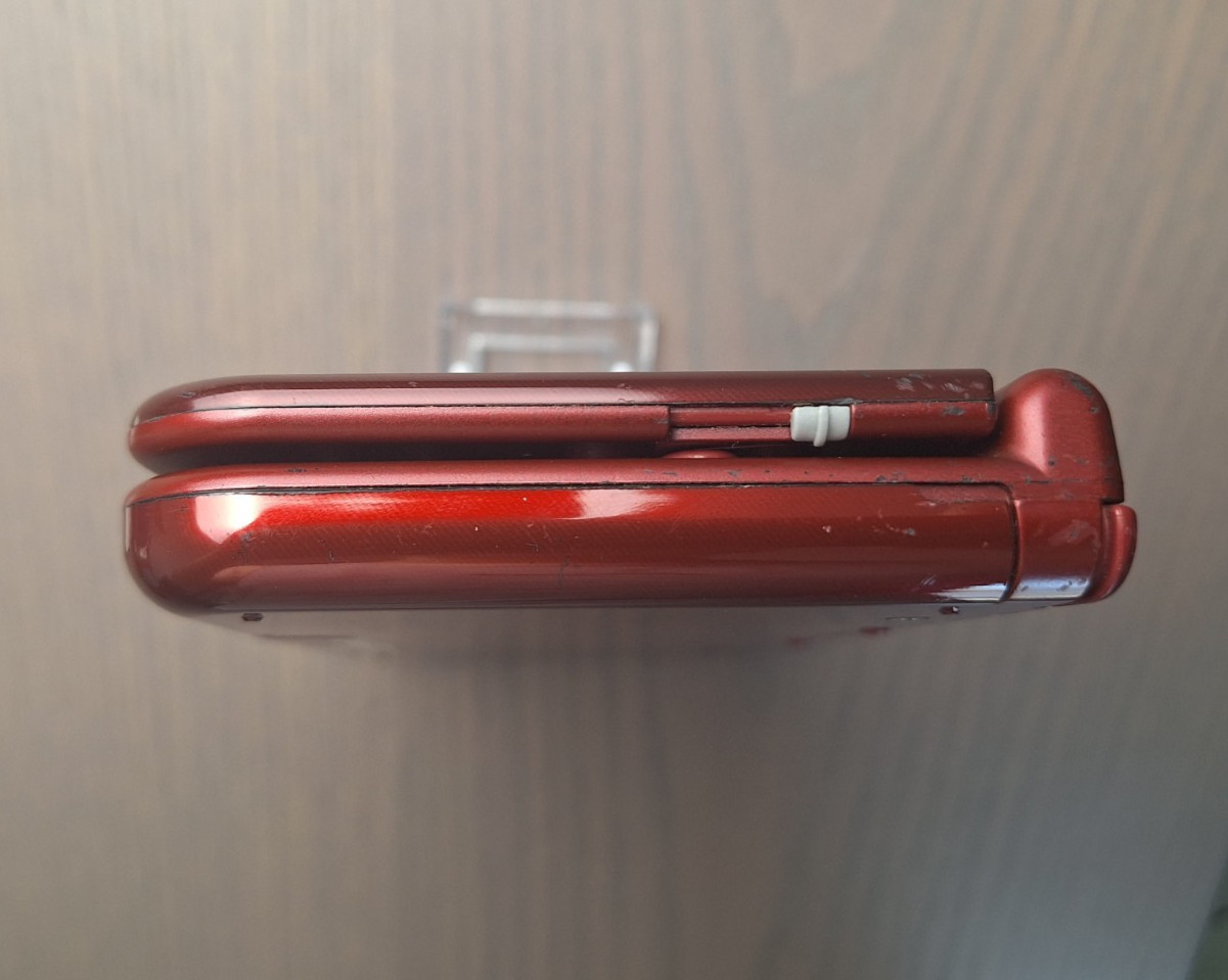New Nintendo 3DS XL Metallic Red Charger + 32GB SD Card | Region Free