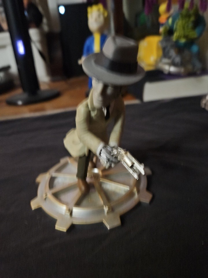 Loot Crate Fallout Screen Shots Nick Valentine figurine, Bethesda from 2017