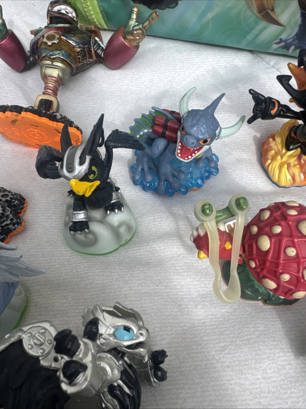 Spyro’s Adventure Skylanders Bag w/ 20 Skylander Figures