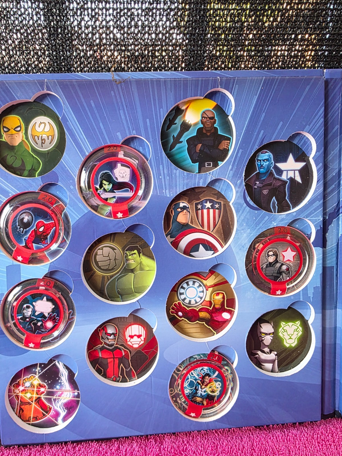 Disney Infinity 2.0 Marvel Super Heroes Power Disc Binder Album With 17 Discs