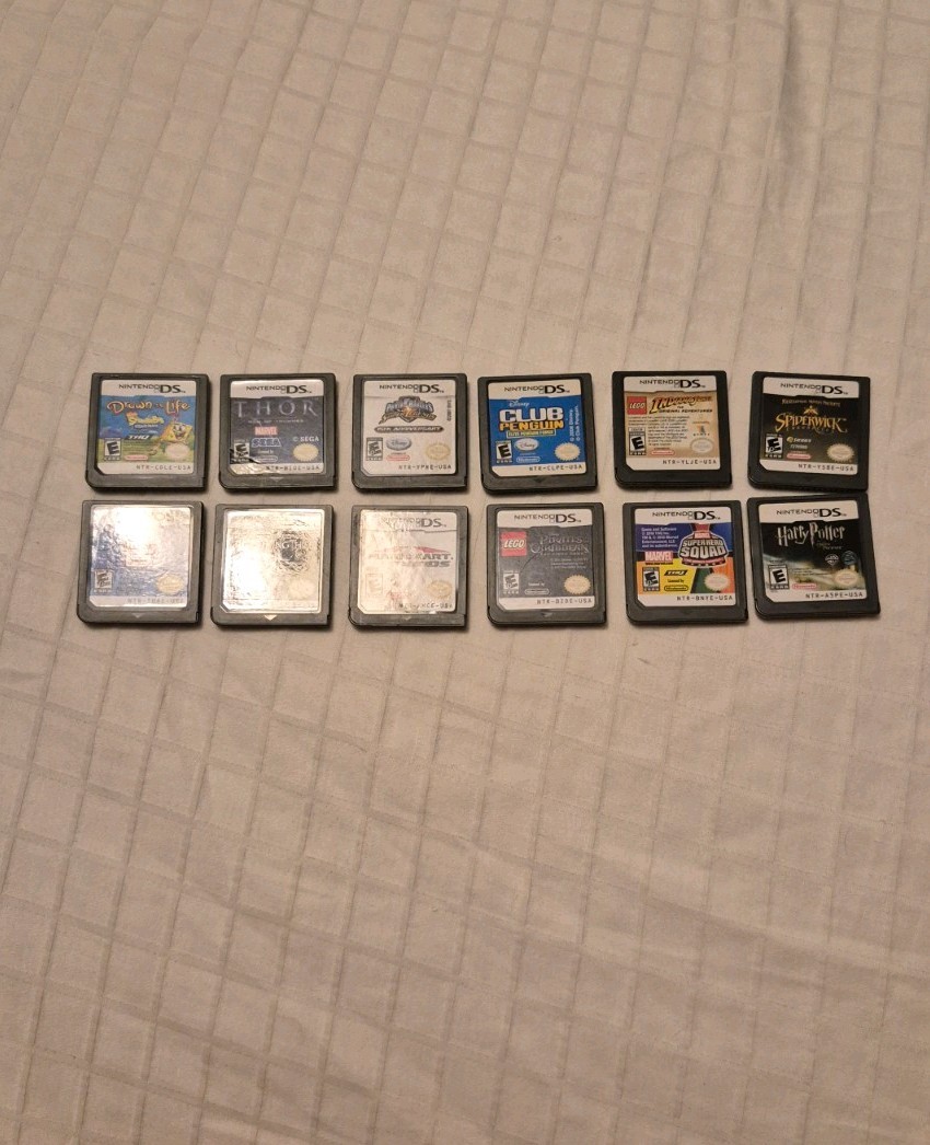 *READ* Nintendo DSI Green w/ 10+ Games (Mario Kart, Club Penguin, etc) & charger