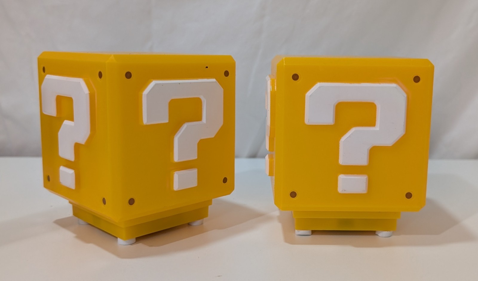 X2 Super Mario Bros Mini Question Box Lights Up w Sound. No Cords (A23)