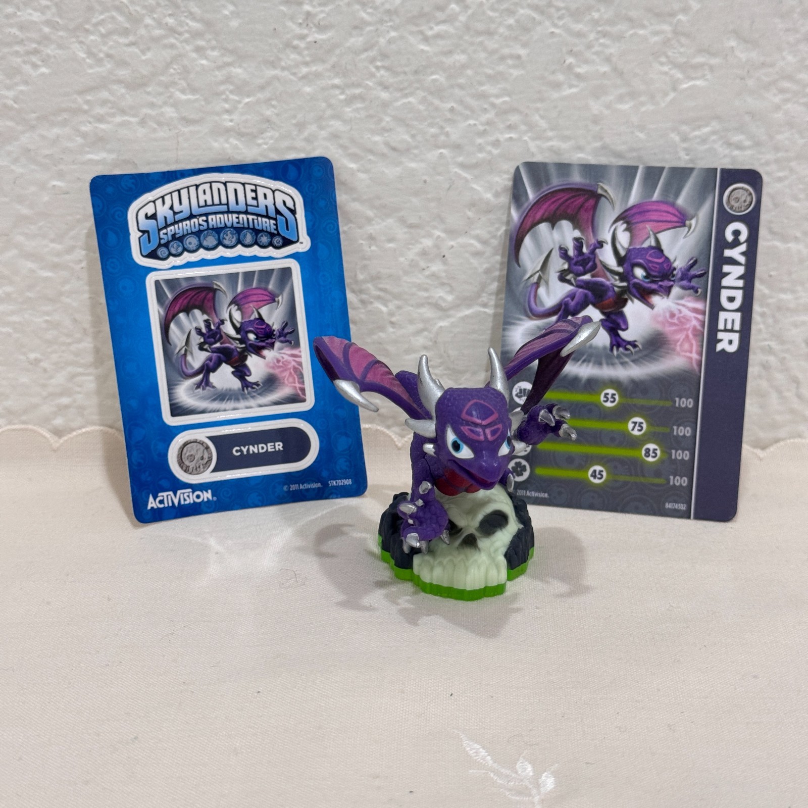 Skylanders Spyro’s Adventure Cynder Figure w/ Trading Card Sticker 2011