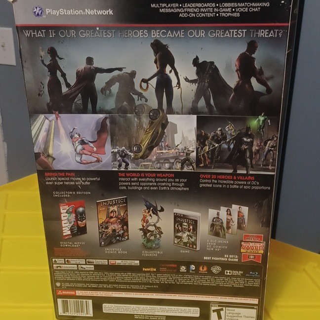 Injustice: Gods Among Us Collector’s Edition Batman vs Wonder Woman Statue