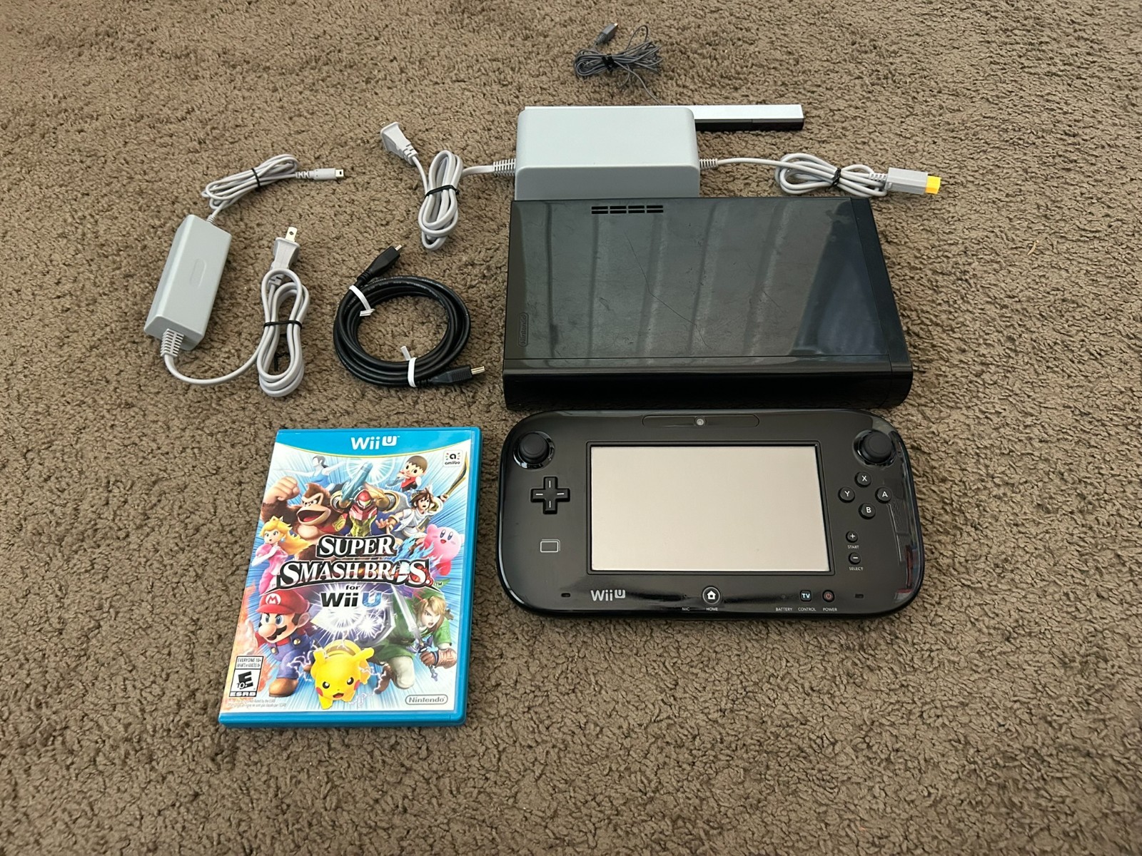 Nintendo Wii U 32GB Console + Super Smash Bros bundle lot black system