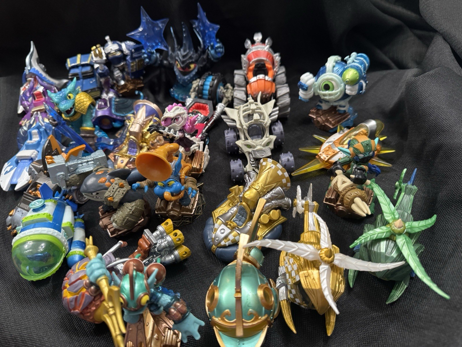 Skylanders Figures & Vehicles 26 Mixed Lot See Pictures
