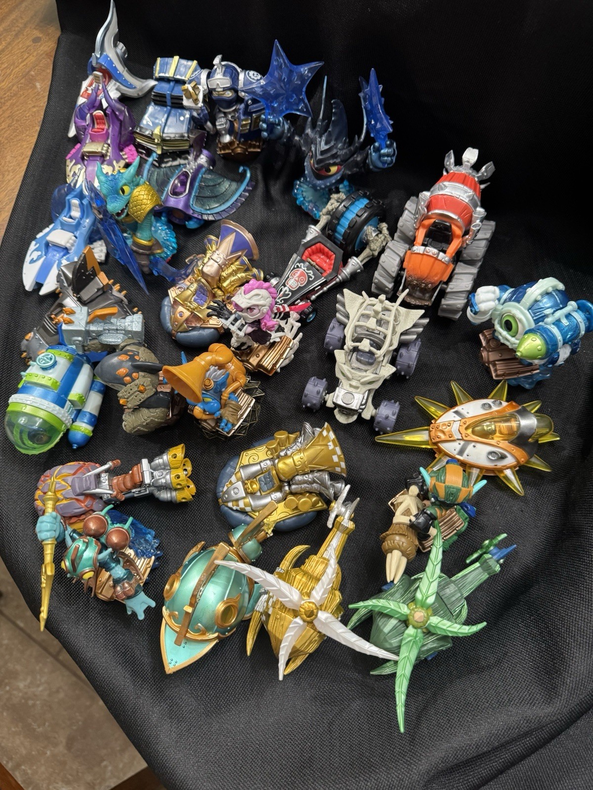 Skylanders Figures & Vehicles 26 Mixed Lot See Pictures