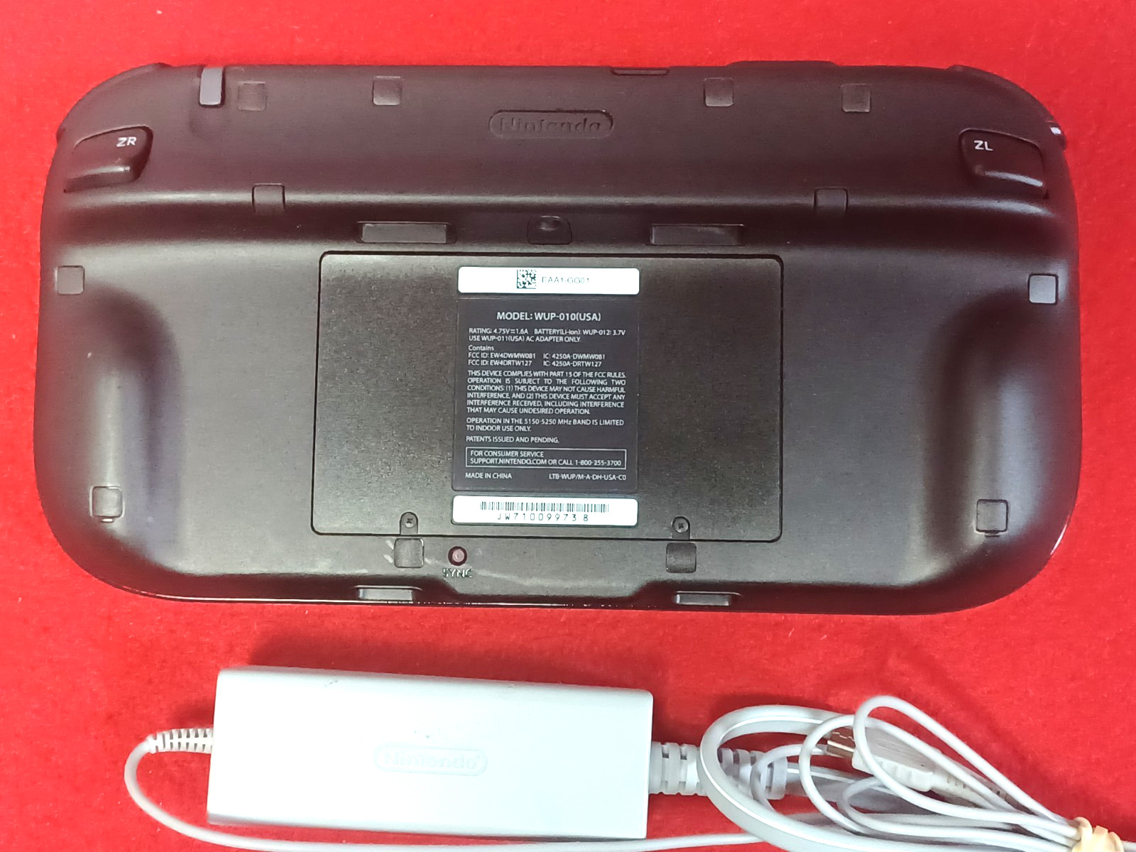 Nintendo WII U Legend Of Zelda Wind Waker HD Gamepad & Charger Only WUP-010