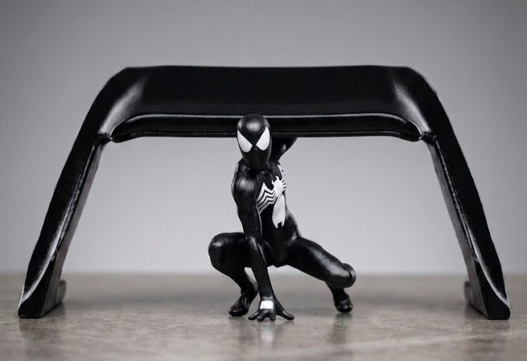 Venom Suit Spider-Man Figure Controller Stand HandPainted PS5 DualSense Holder