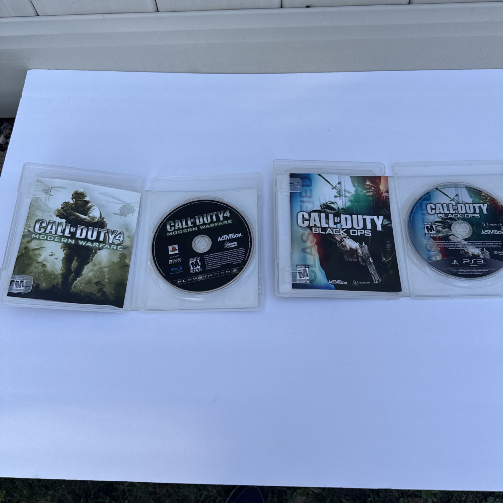 CIB PS3 Lot of 2 Call of Duty 4 Modern Warfare & COD: Black Ops w/ Manuals