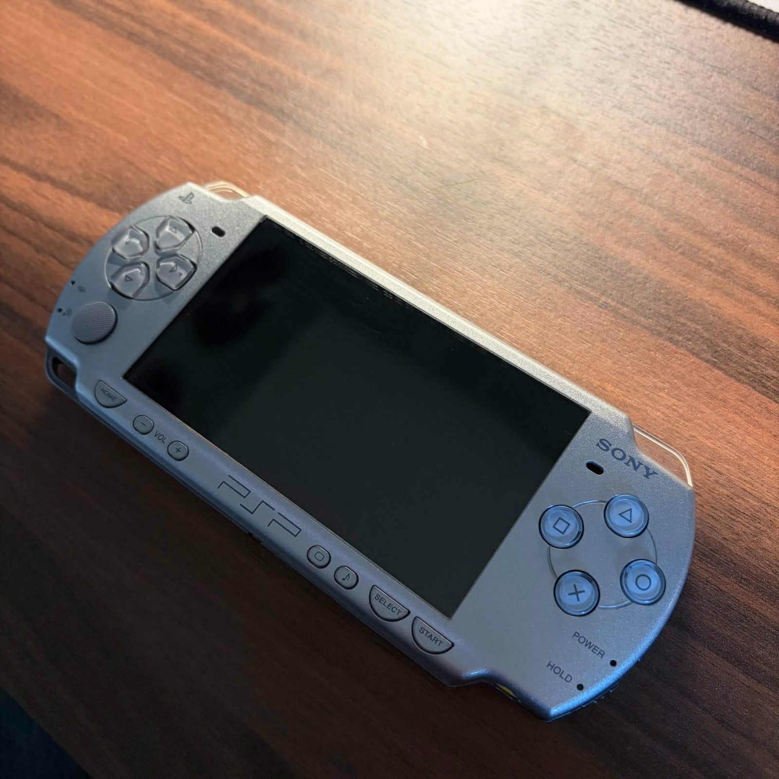 Sony PSP 2000 120GB Storage Ice Silver Japanese Model – BATTERY NOT INCLUDED
