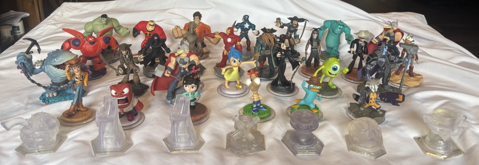 Disney Infinity Lot Of 38 Star Wars Pirates Incredibles Frozen Monsters Inc Big