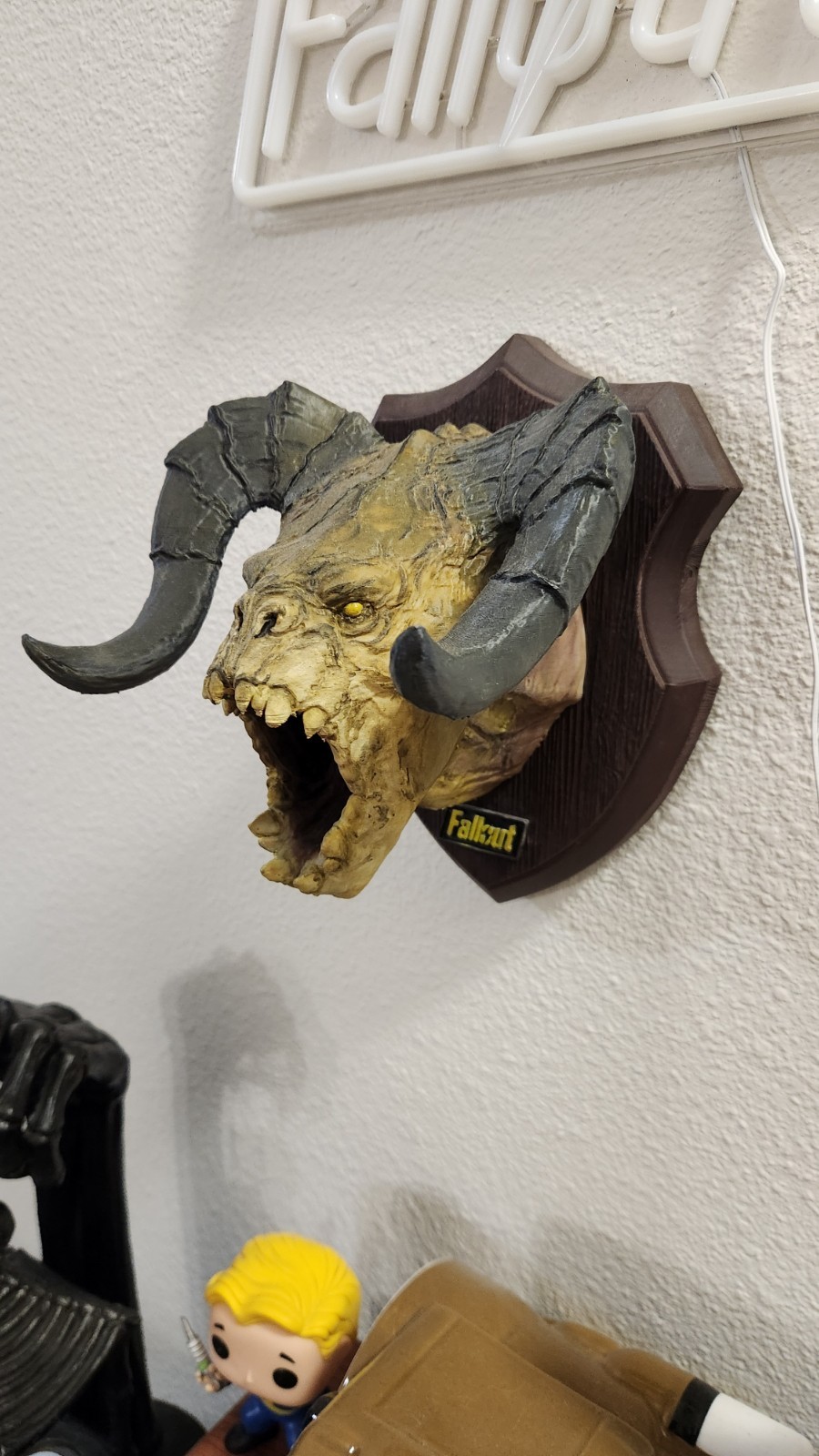 Fallout Mounted Deathclaw trophy 3D printed hand painted