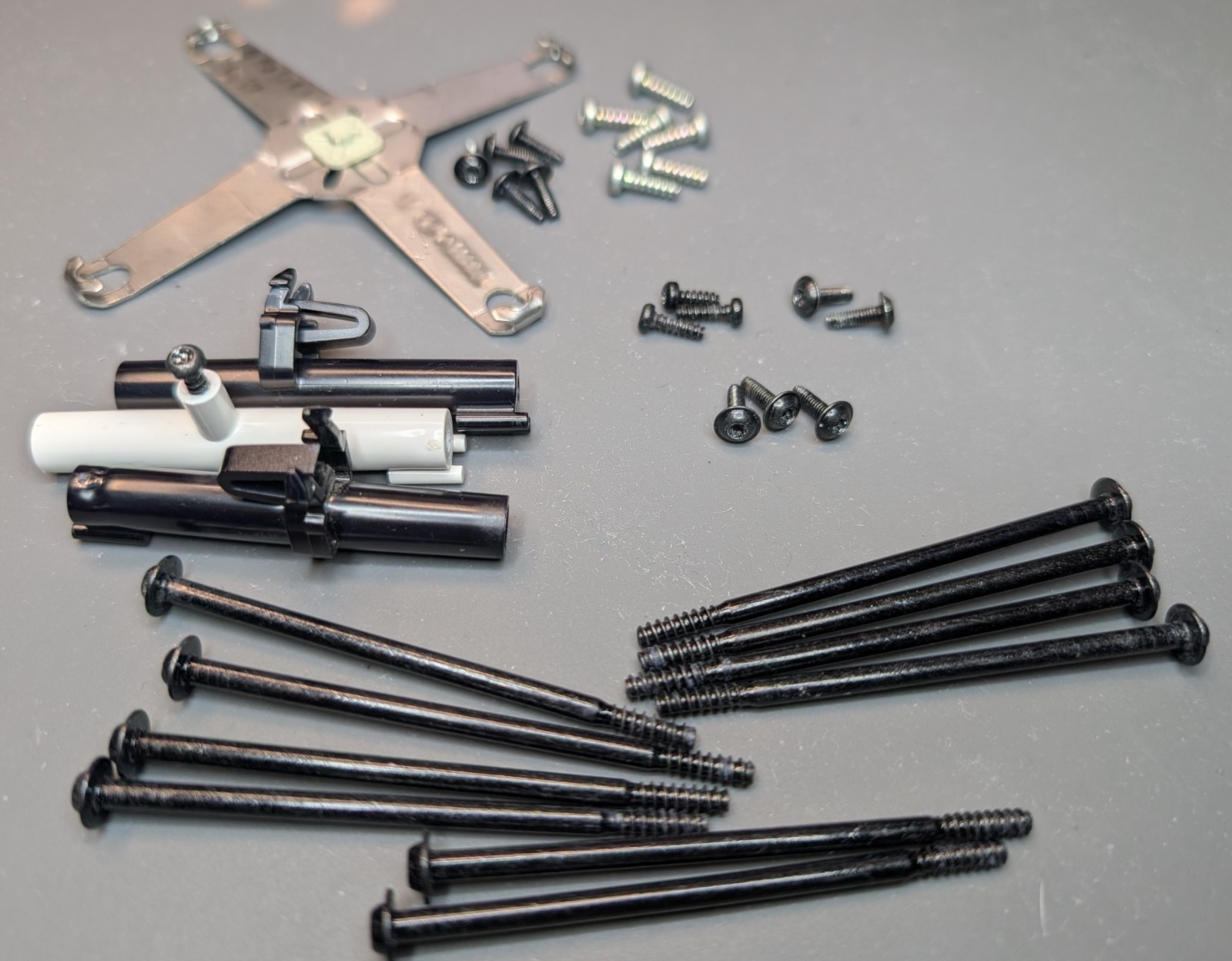 XBOX Model #1540 Parts – Complete OEM Screw KIt W/ X Clamp & MB Posts (Spacers)