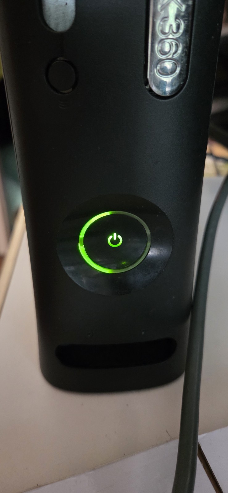 Microsoft Xbox 360 Elite Black Console 120GB w/ Accessories. Disk tray stuck