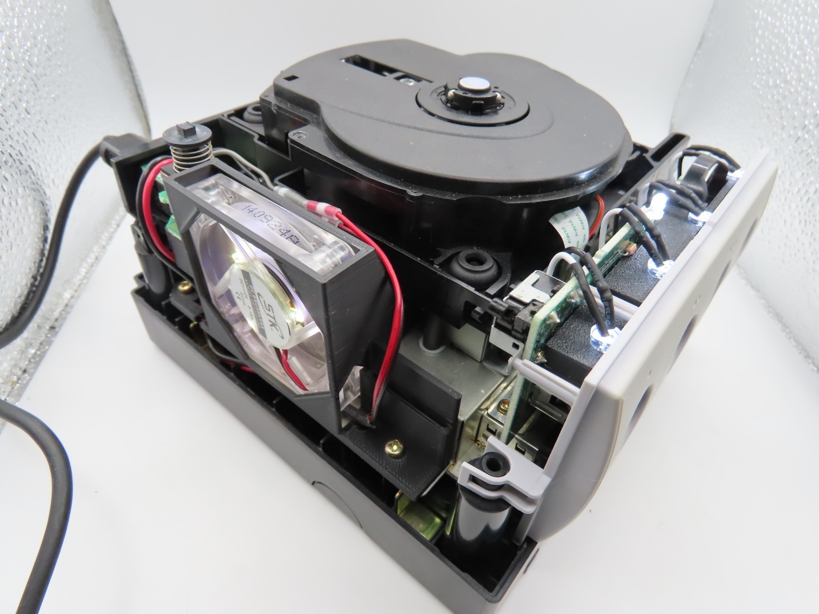 Nintendo GameCube WHITE LED Light Mod Modification Kit – Fan, main LED and ports