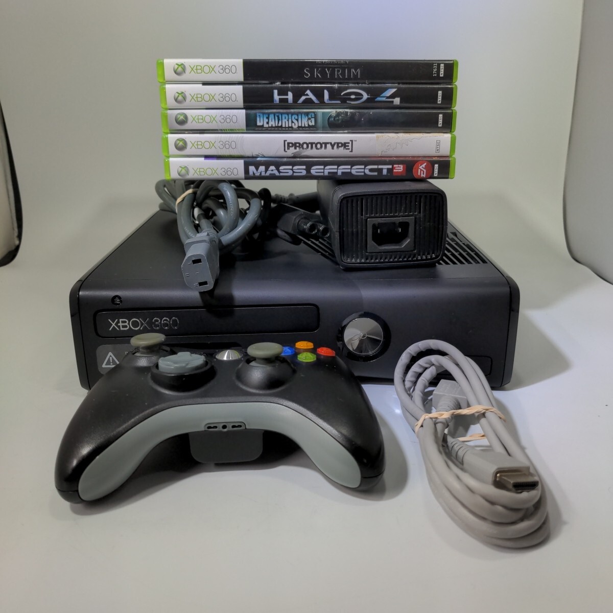 Xbox 360 S Slim 4GB Console Bundle Controller Lot Of 5 Games