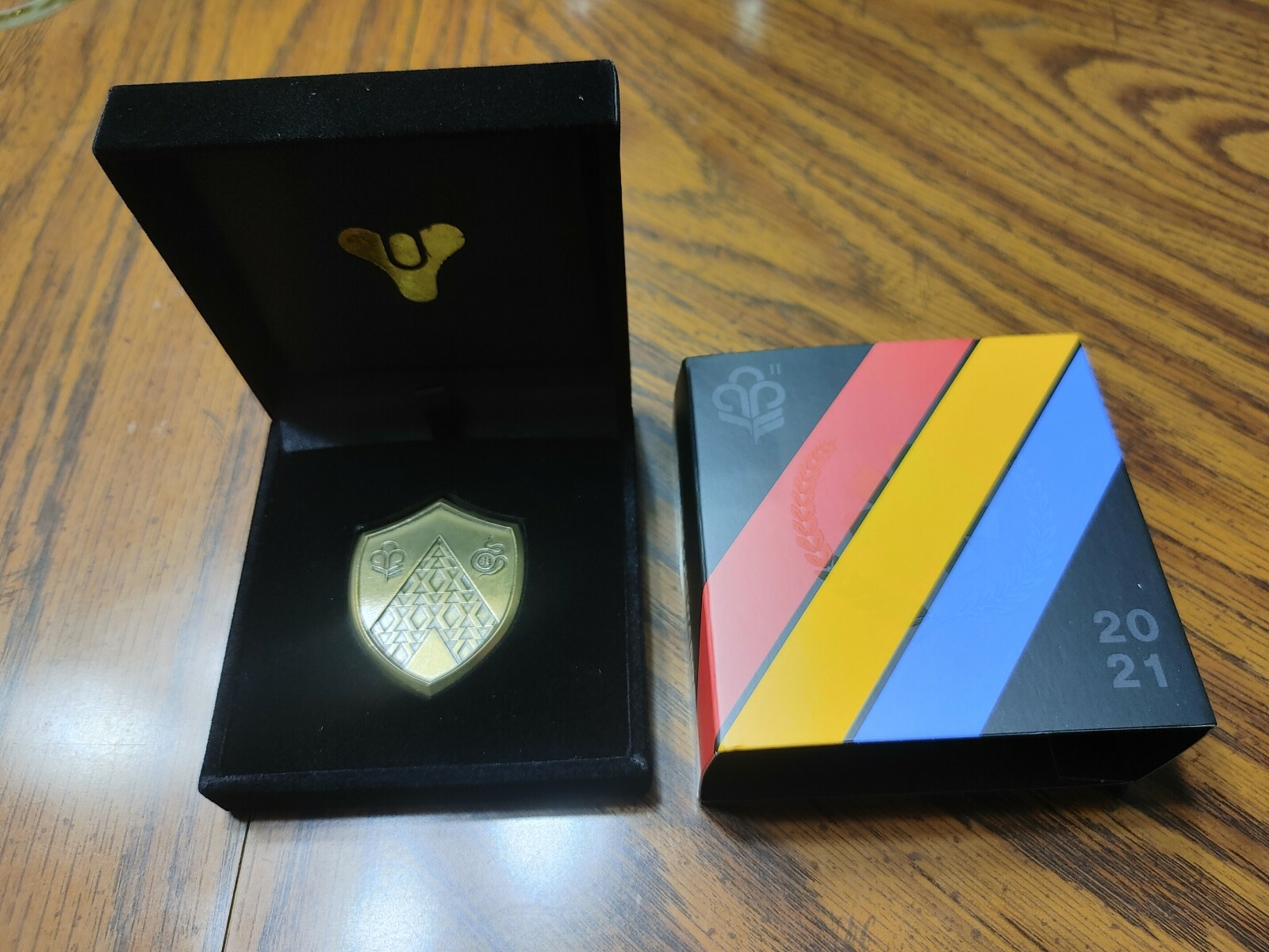 Destiny 2 Guardian Games 2021 Hunter Gold Medal Pin WITH Eye of Midnight Emblem