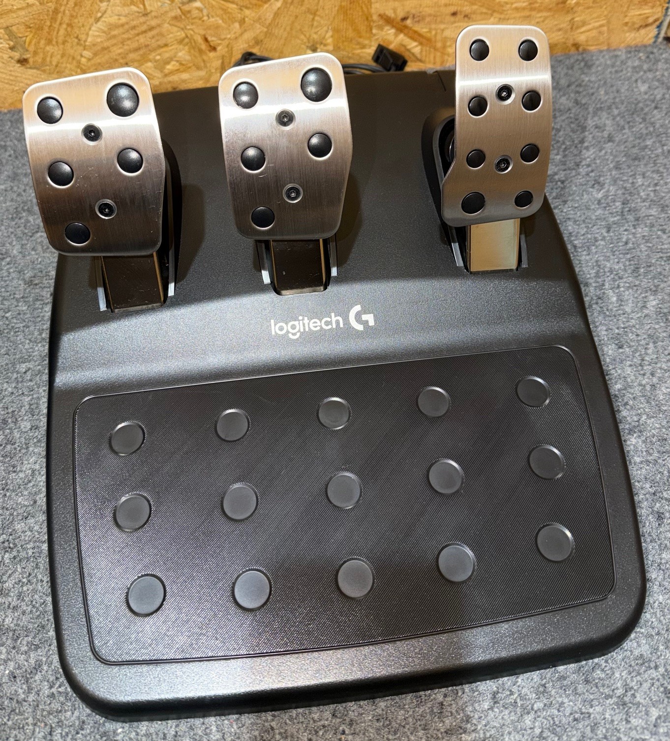 Logitech G29 Driving Force Racing Wheel and Floor Pedals