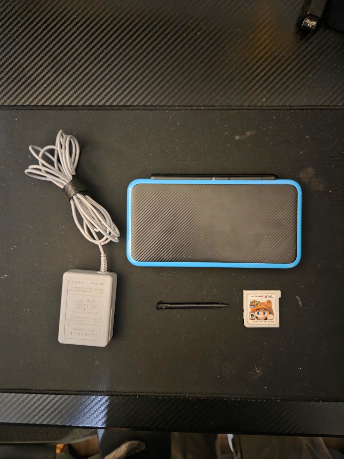 Nintendo New 2ds XL Blue/Black Handheld System with Charger and Stylus Tested