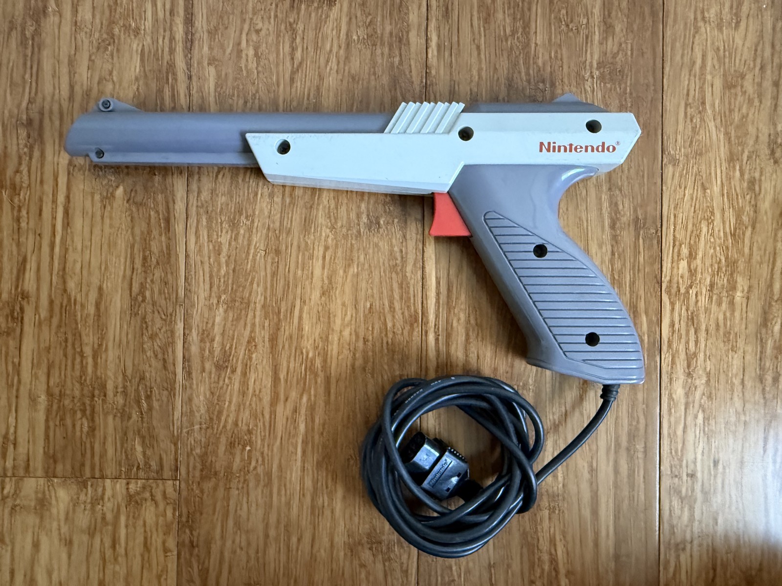 Nintendo NES Zapper Light Gun • Duck Hunt • Gray NES-005 • OEM Authentic