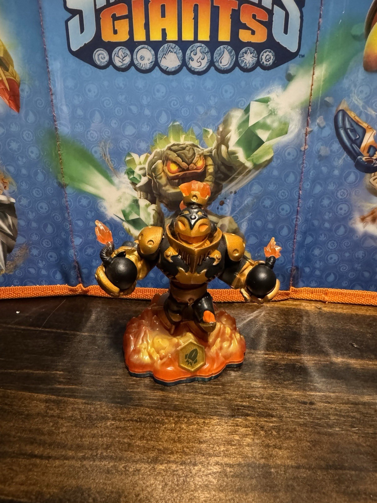 Skylanders Collection 11 Figures , travel bag and copy of game